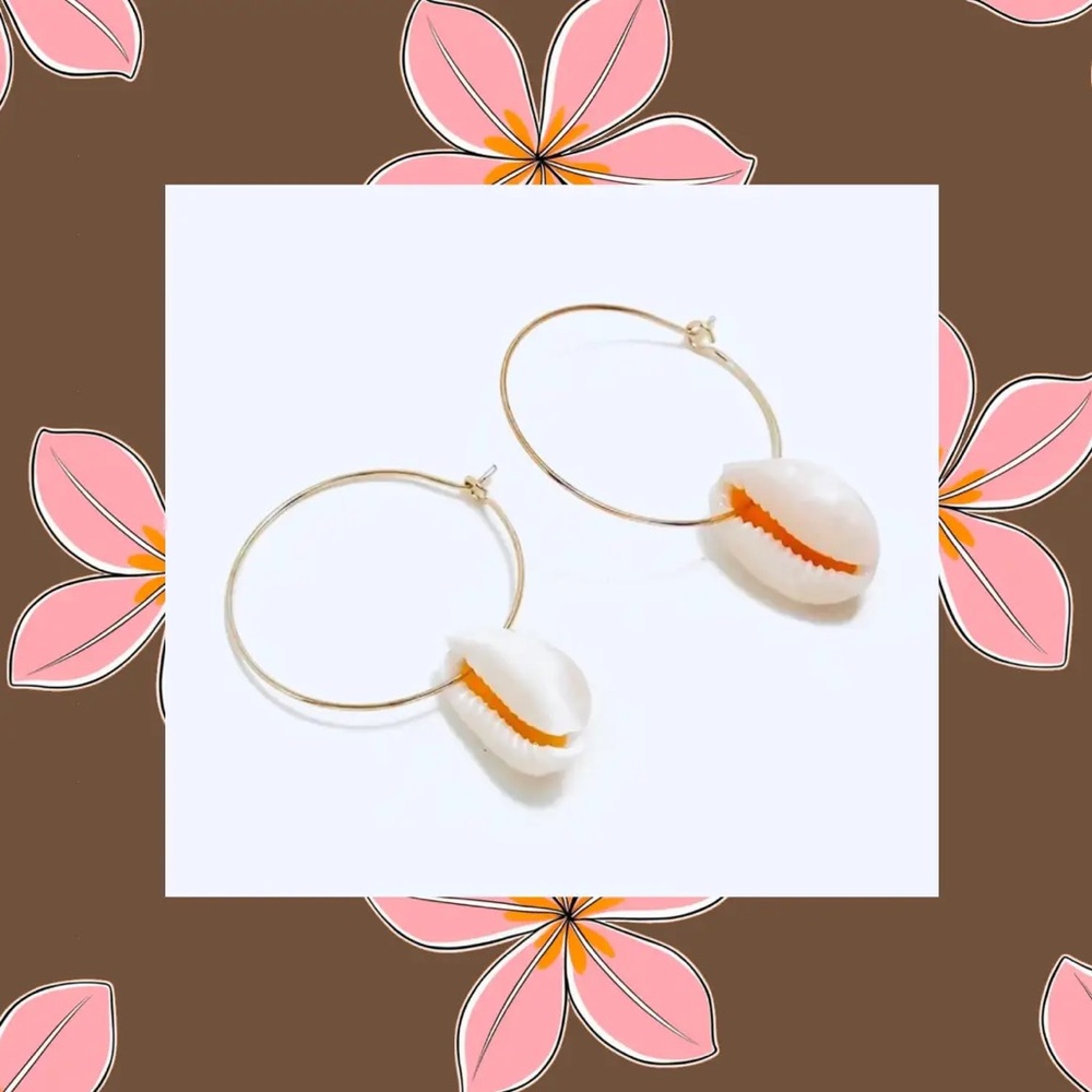Natural Cowrie Shell Gold Earrings NWT!
